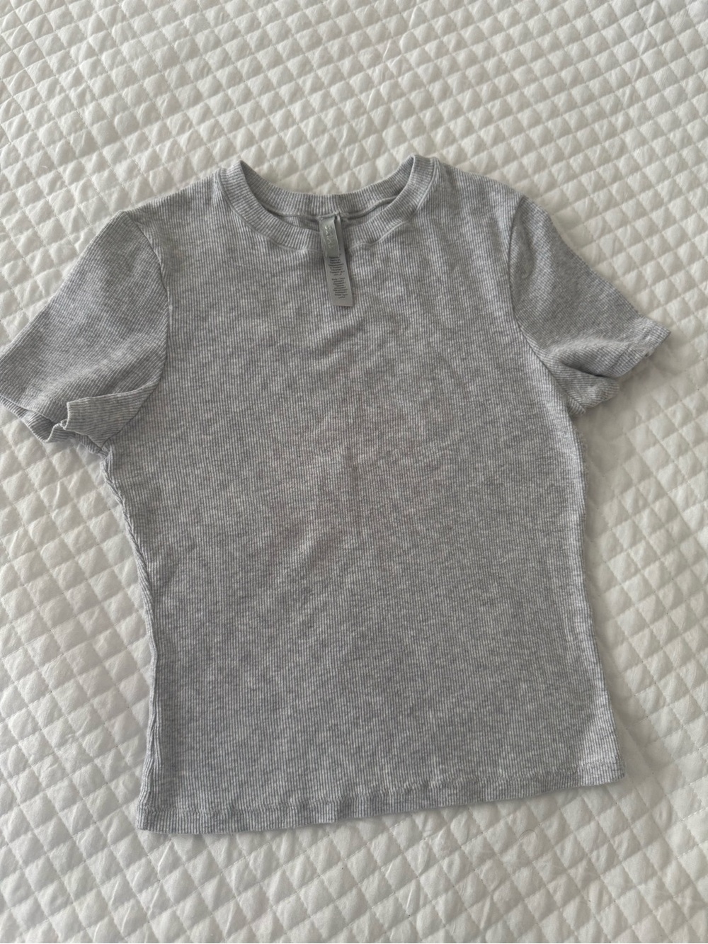 SKIMS Short-Sleeve Ribbed Tee - Light Gray